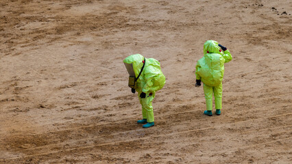 Trajes de protección contra gases y productos químicos 