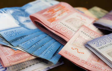 Dinero en pesos chilenos, pesos