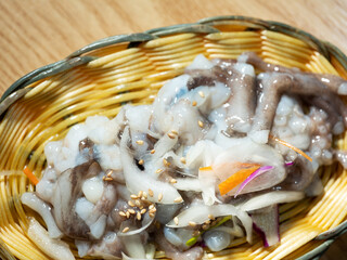 Sannakji, Octopus on a bamboo plate