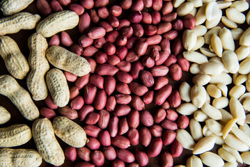 Raw peanuts or arachis on the table - obrazy, fototapety, plakaty