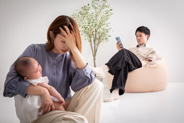 産後うつの母親　mother with postpartum depression