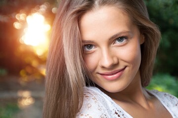 Naklejka premium Happy Woman posing on nature background