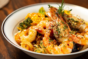 spaghetti with shrimp and vegetables