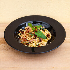 Spaghetti with chilli and bacon