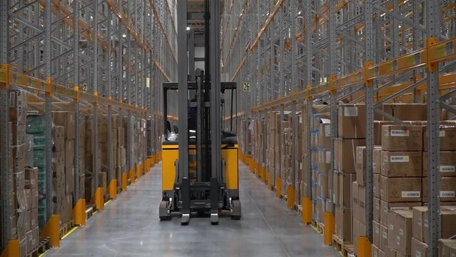Optimize your warehouse logistics with our reliable forklift