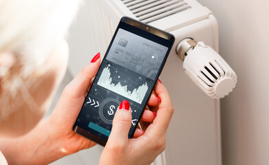 Making a mobile payment via a smartphone with frameless design.