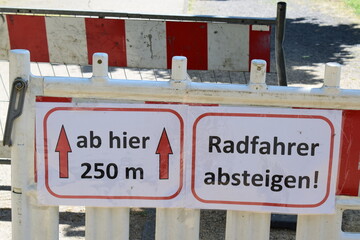 Sign for Bikers to Step down and puch the bike © Markus Volk
