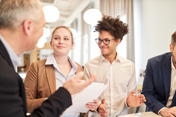 Consulting consultant presents a project idea