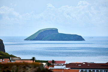 Ilheus das Cambras - kleine Wulkaninsel in der Nähe von ANGRA do HEROISMO auf den Azoren 