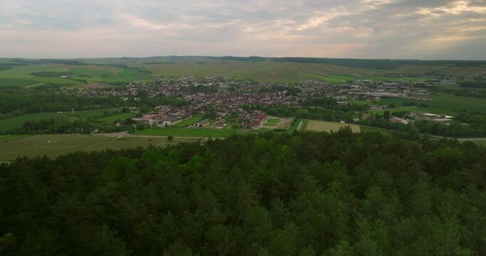Chablis is a town and commune in the Yonne department of the Franche-Comte region of Burgundy. Situated in the valley of the Seran River