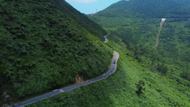 A Pass in the Annam Mountains in Vietnam, hai van 