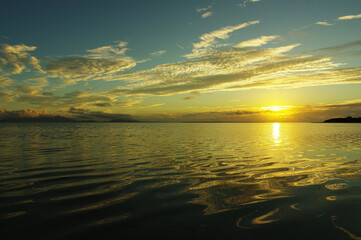 沖縄県小浜島　トゥマールビーチの美しい朝日と朝焼け