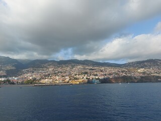 Fototapeta na wymiar view of the funchal city from the sea