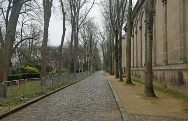 The alley and columbarium - Pere Lachaise cemetery, Paris, France
