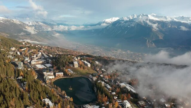 Crans-Montana in der Schweiz mit Bergblick