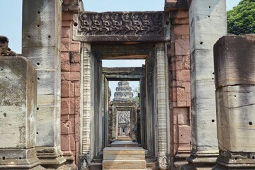 Fototapeta na wymiar Phimai, located in Nakhon Ratchasima, Thailand, is a stunning 11th-century Khmer Buddhist Temple