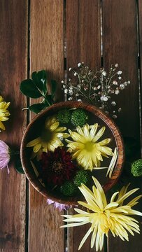 flower, wood, wooden, nature, bouquet, flowers, old, sunflower, vintage, leaf, spring, decoration, yellow, plant, vase, summer, texture, beauty, wall, floral, table, blossom, life, frame, flora, bowl 