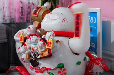 lucky cat with moving arm