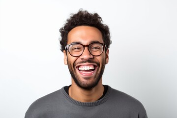 Obraz premium Portrait of a happy young man laughing and looking at the camera