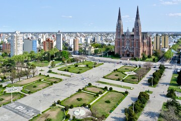 Photo of an aerial view of a La Plata city with a cathedral in the background in Argentina