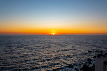 Obraz premium pôr-do-sol laranja na praia Cochoa, Viña del Mar, Valparaíso, Chile 