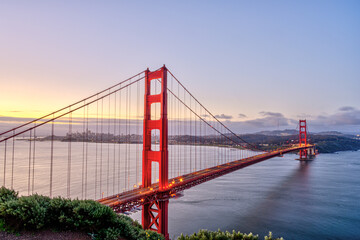 Fototapeta na wymiar The famous Golden Gate Bridge in San Francisco at dawn