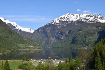 Fototapeta na wymiar Camping am Geirangerfjordjord in Norwegen 