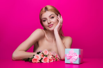 Obraz na płótnie Canvas Young woman hold gift, isolated on studio background. Holidays celebration concept. Celebrating birthday, receive gift present. Surprised woman with gift. Portrait of attractive woman with gift.