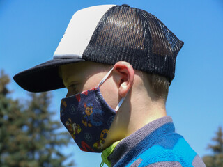 child in a mask sars cov 2