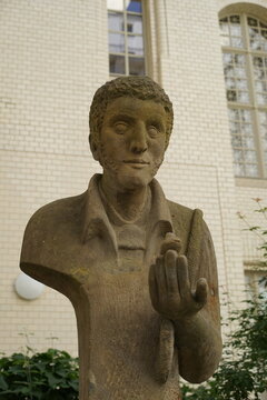 Denkmal f&uuml;r E. T. A. Hoffmann im Innenhof der Staatsbibliothek zu Berlin (Haus der Linden), Berlin, 02.06.2023