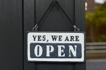 店舗の看板、YES WE ARE OPEN、Yes we are open、飲食
