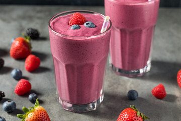 Healthy Berry Breakfast Smoothie