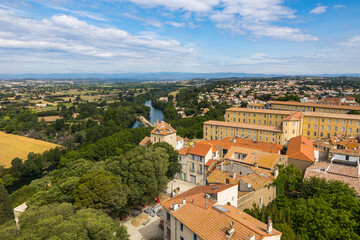 Fototapeta na wymiar Massifs du Caroux et de l'Espinouse à l'horizon depuis le clocher de la Cathédrale Saint-Nazaire de Béziers