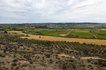 Fototapeta na wymiar Canal du Midi serpentant dans les plaines du Languedoc depuis la Colline d'Ensérune