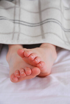 Closup on child's feet in bed