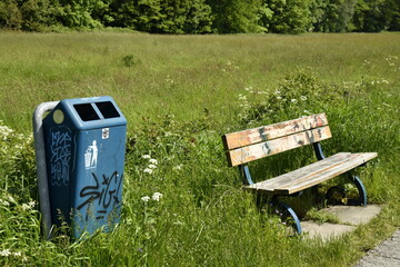 Coin de repos dans les orties le long de la Sambre &agrave; Thuin 