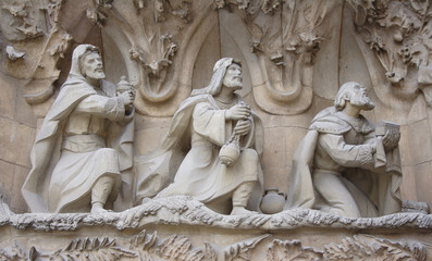 Fototapeta na wymiar Three kings on the 'La Sagrada Familia' in Barcelona