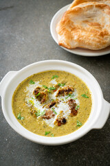 Afghani chicken in green masala curry or Hariyali tikka chicken hara masala with roti or naan bread