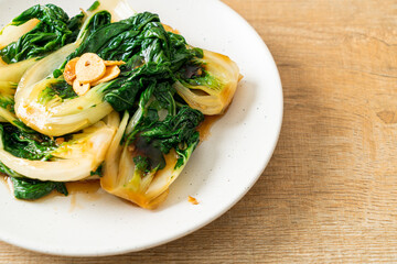 baby Chinese cabbage with oyster sauce and garlic