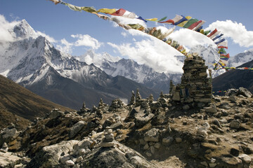 On the trail between Duglha and Lobuche is a memorial area for climbers known as Chukpilhara. Most memorials are for sherpas and climbers that died on Everest, but there are memorials for other famous © Designpics