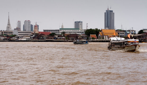 Boats in the Chao Phraya river in Bangkok / Thailand
