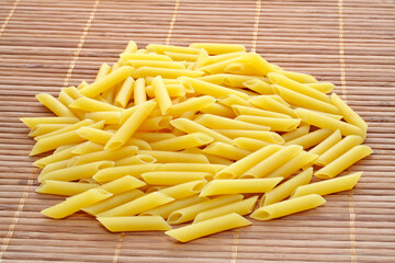 Uncooked macaroni pasta