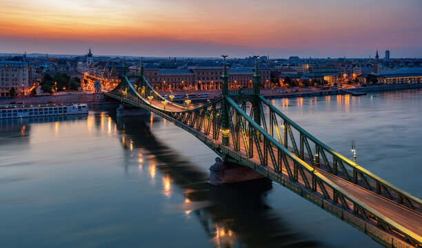 Night photo of the beautiful historic bridge over the Danube river in Budapest. 