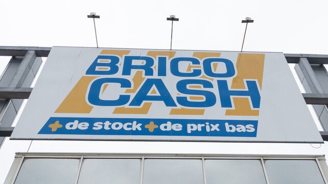 brico cash logo sign and text brand front facade of french store decoration and construction chain home house shop