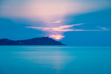 Fototapeta na wymiar Sunset in the evening on the seaside of Penglai, Shandong
