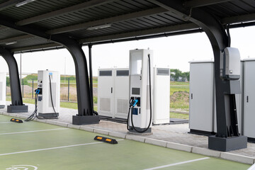 Electric vehicles charging station that takes energy from solar panels