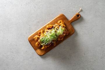 Fried chicken, whole chicken, fried chicken, seasoning, chicken, soy sauce, green onion chicken, whole green onion chicken Korean food dish