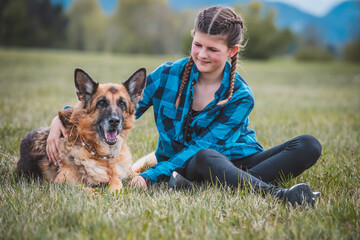 Mädchen mit Hund