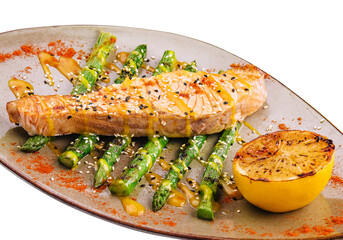 Grilled salmon with asparagus and lemon