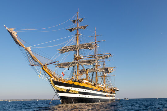 nave scuola Amerigo Vespucci 